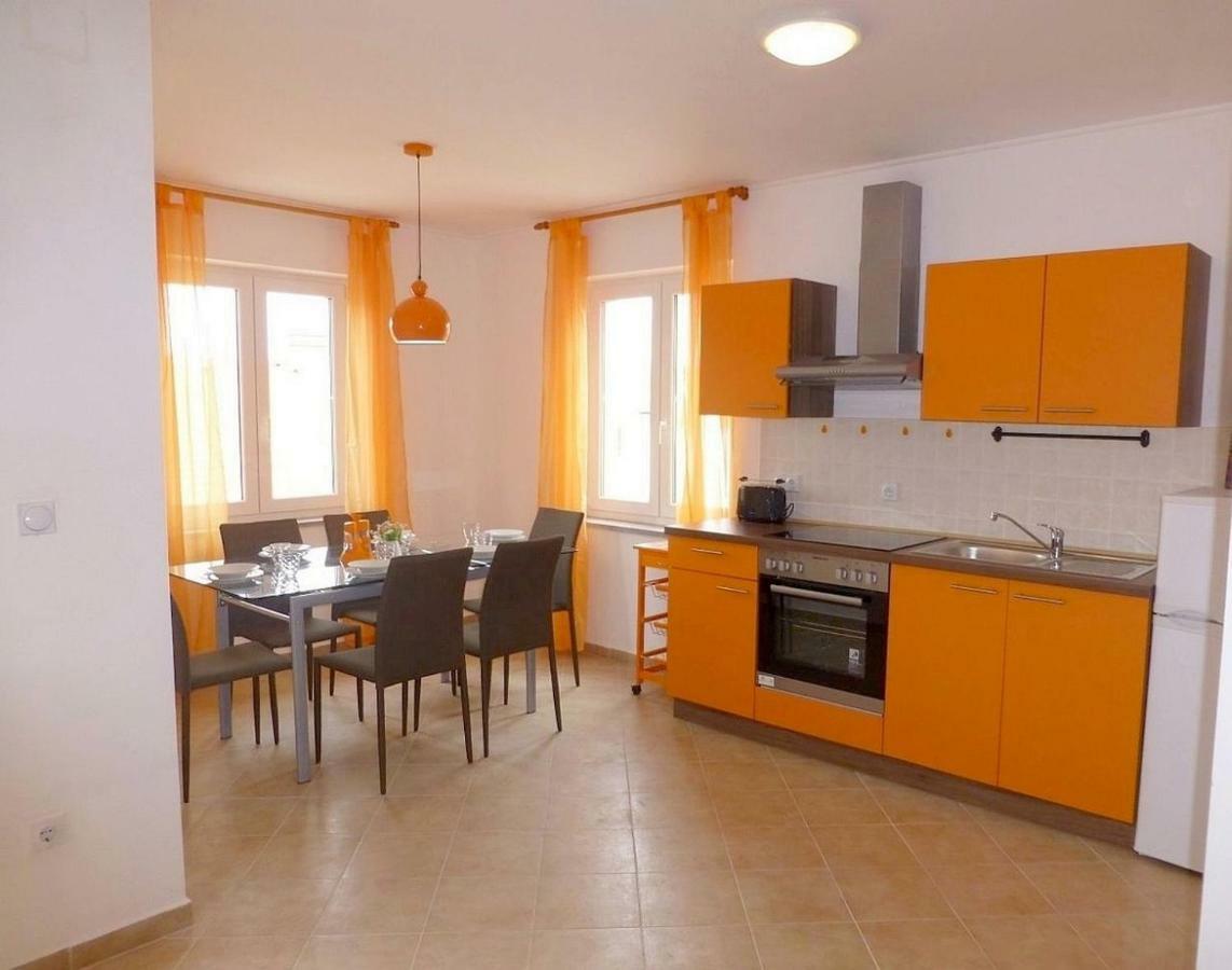Apartments Kvesic Šilo Esterno foto