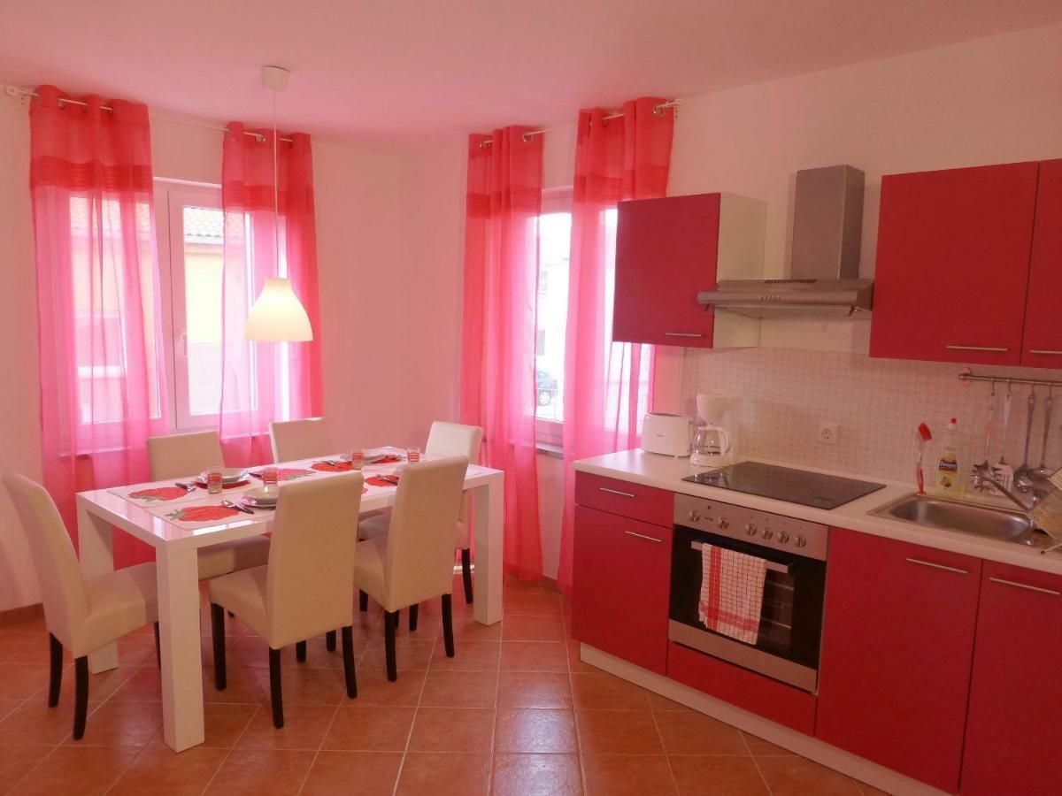 Apartments Kvesic Šilo Esterno foto