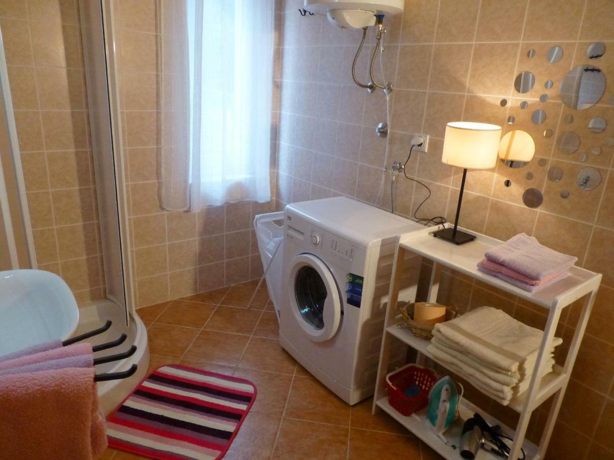 Apartments Kvesic Šilo Esterno foto