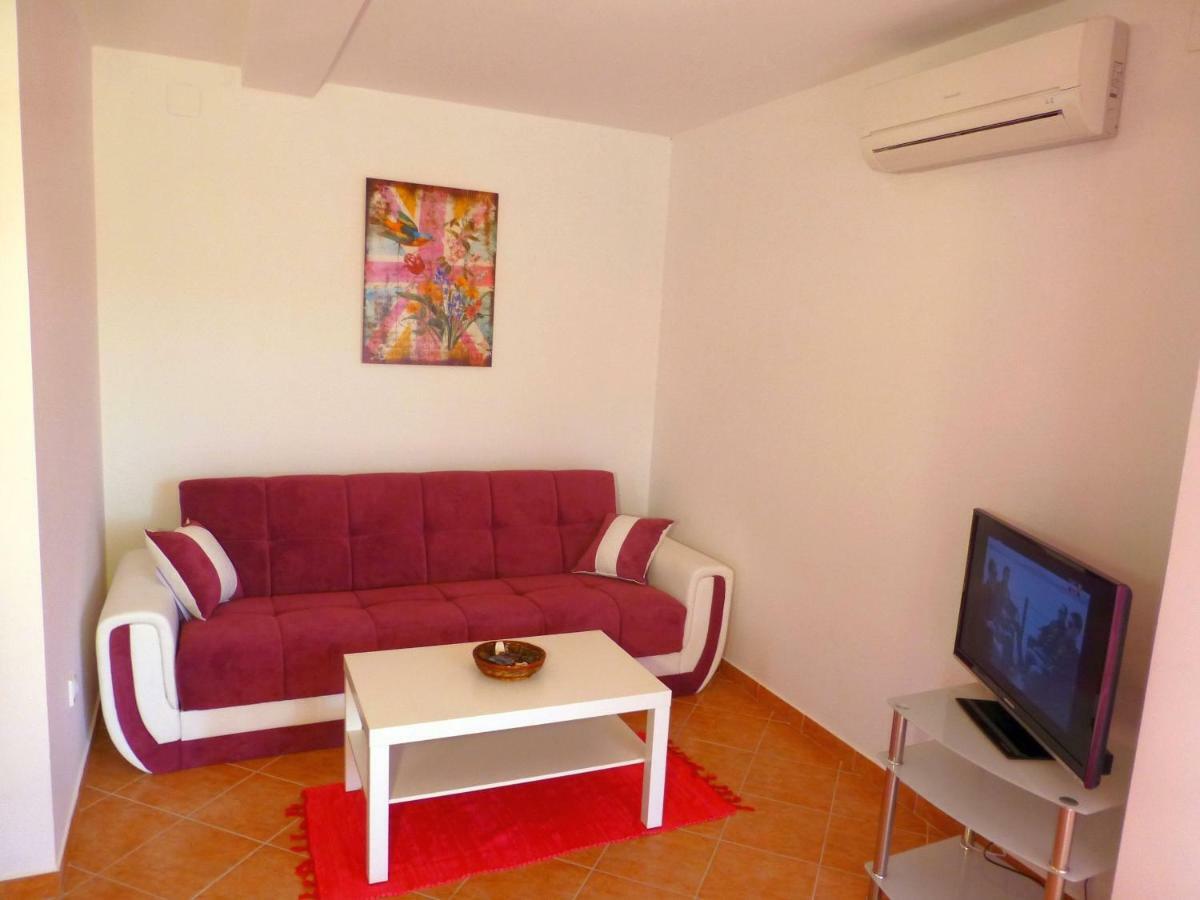 Apartments Kvesic Šilo Esterno foto
