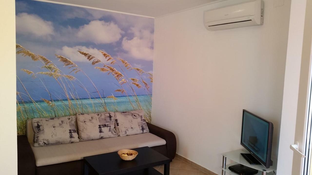 Apartments Kvesic Šilo Esterno foto