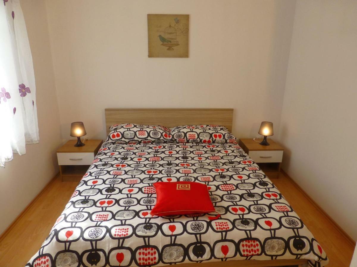 Apartments Kvesic Šilo Esterno foto